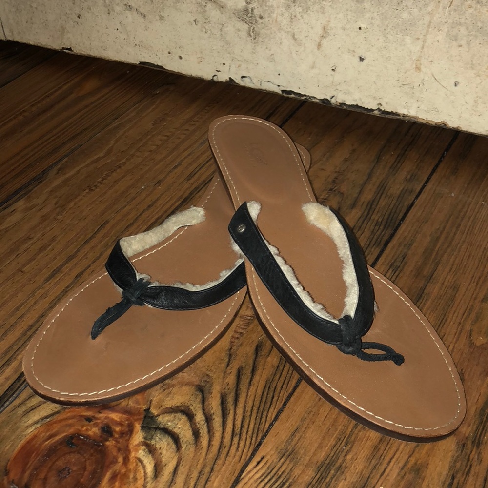 Ugg flip flops